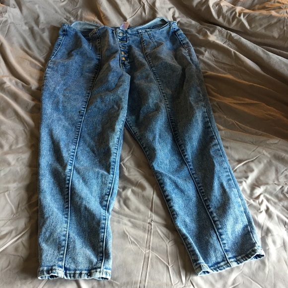 NWOT Women’s No Boundaries High Rise Straight Leg Mom Jeans - Light Jean Wash - Picture 3 of 13